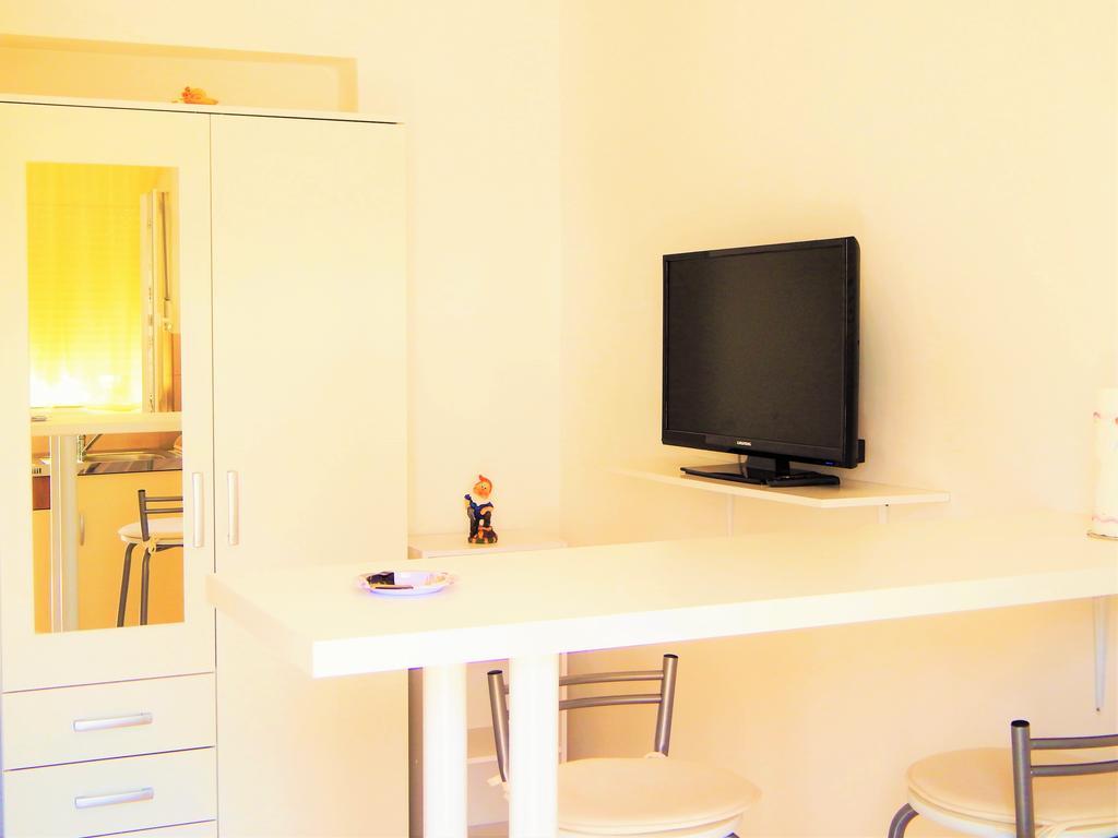 Adria Apartments Stobreč Buitenkant foto