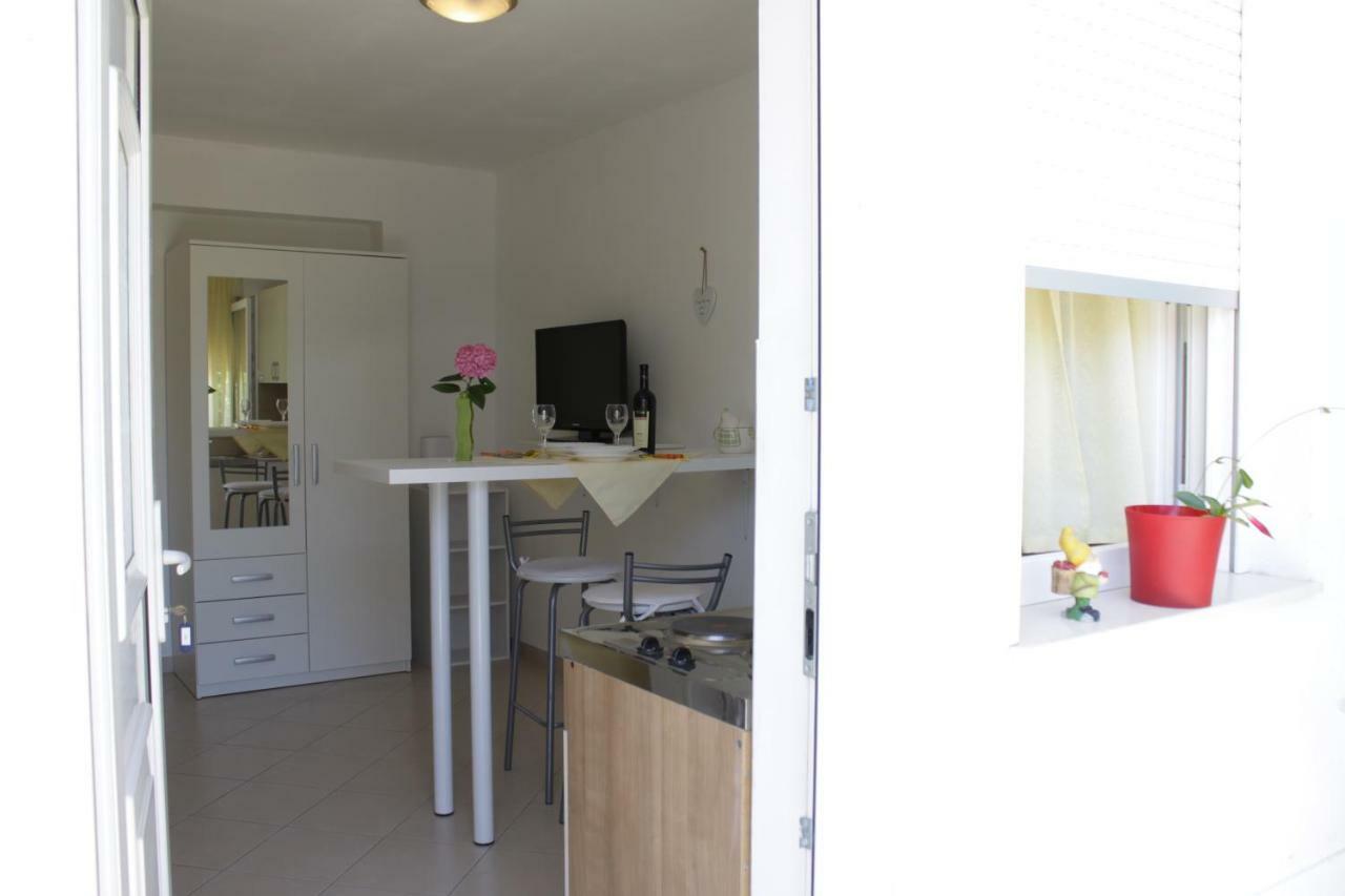 Adria Apartments Stobreč Buitenkant foto